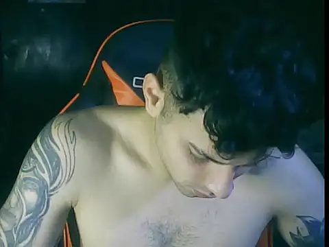 Snapshot of alessandro290 chatting on December 14, 7:30 pm alessandro290 online show from December 14, 7:30 pm