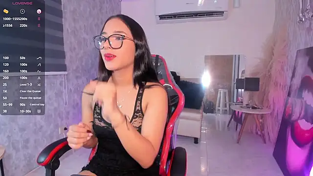 Snapshot of Luciaoregon chatting on October 23, 1:10 pm Luciaoregon online show from October 23, 1:10 pm