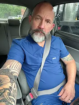 Snapshot of fuckadilf chatting on May 7, 4:10 pm fuckadilf online show from May 7, 4:10 pm