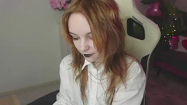 Snapshot of Staymonica chatting on February 10, 1:43 pm Staymonica online show from February 10, 1:43 pm