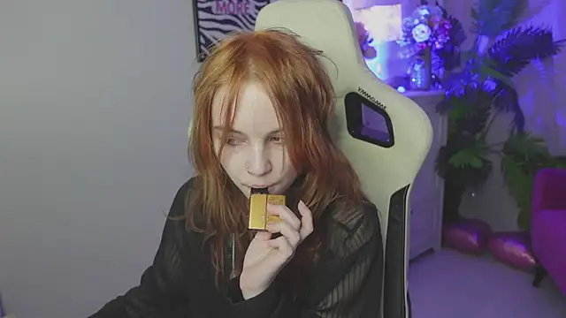 Snapshot of Staymonica chatting on February 18, 1:18 pm Staymonica online show from February 18, 1:18 pm