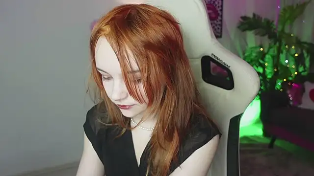 Snapshot of Staymonica chatting on February 11, 1:00 pm Staymonica online show from February 11, 1:00 pm