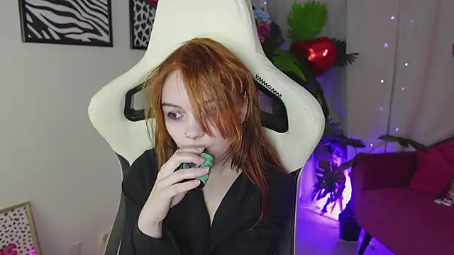 Snapshot of Staymonica chatting on February 15, 12:59 pm Staymonica online show from February 15, 12:59 pm