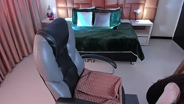 Scarlett  Cooper   online show from December 17, 12:43 pm