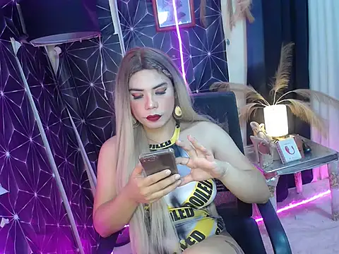 Snapshot of Kylaanne chatting on May 19, 1:56 am Kylaanne online show from May 19, 1:56 am