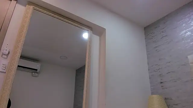 jax black online show from December 5, 7:01 pm