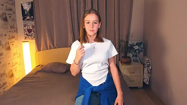 Snapshot of TienKnous chatting on October 14, 5:35 pm TienKnous online show from October 14, 5:35 pm