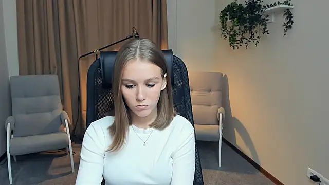 Snapshot of TienKnous chatting on October 3, 3:02 pm TienKnous online show from October 3, 3:02 pm