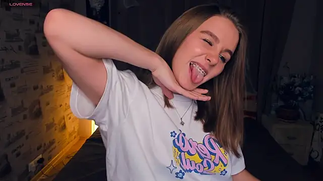 Snapshot of TienKnous chatting on November 9, 7:07 pm TienKnous online show from November 9, 7:07 pm