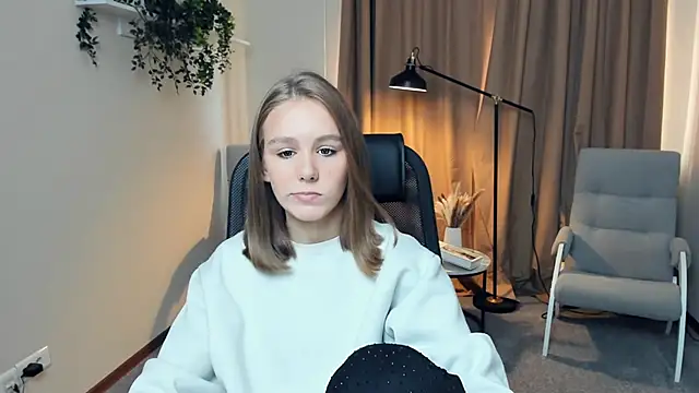 Snapshot of TienKnous chatting on October 5, 10:28 am TienKnous online show from October 5, 10:28 am