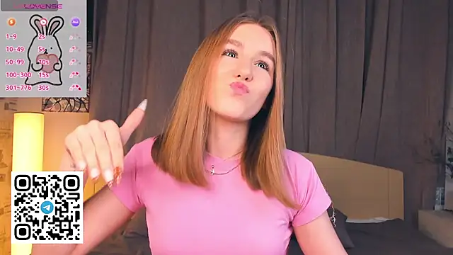 Snapshot of TienKnous chatting on December 3, 7:35 pm TienKnous online show from December 3, 7:35 pm