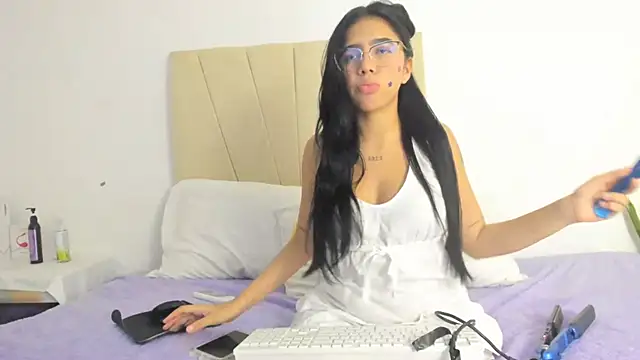 Ainoa Pink online show from October 4, 7:48 pm