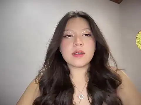 Rachel James   online show from October 31, 4:09 am