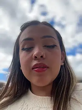 Snapshot of Aura_Kaiser chatting on November 1, 7:52 pm Aura Kaiser online show from November 1, 7:52 pm