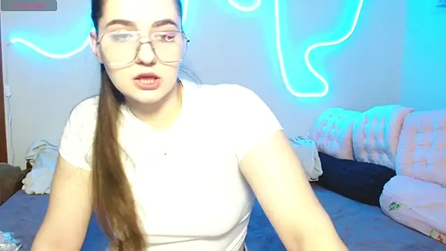 Snapshot of cutieblush chatting on October 3, 11:28 pm cutieblush online show from October 3, 11:28 pm