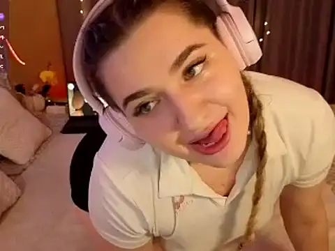 cutieblush online show from November 28, 7:58 pm