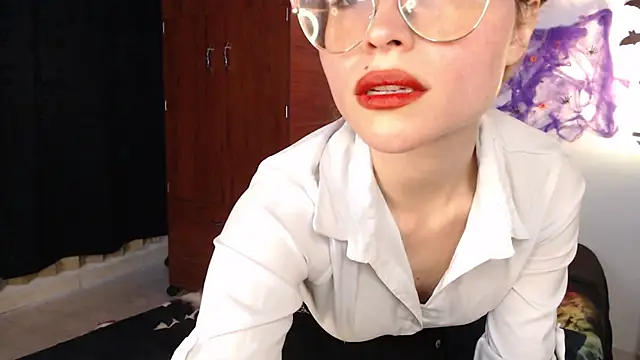 Snapshot of Alessandra_Shayk666 chatting on October 7, 8:10 pm Alessandra Shayk666 online show from October 7, 8:10 pm