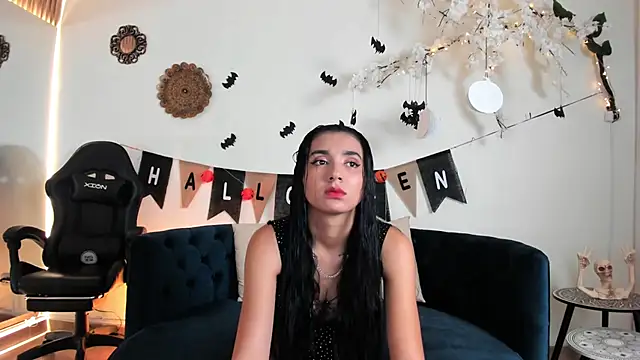 cloe taylor   online show from October 12, 3:30 am