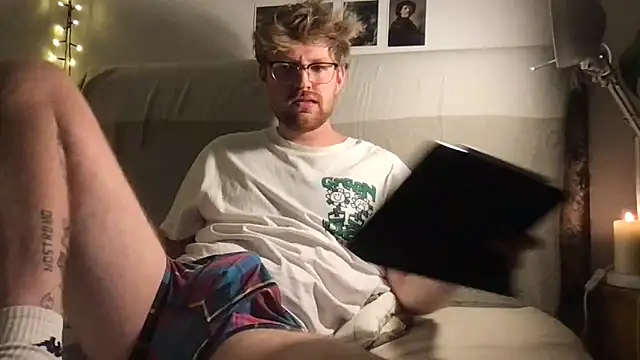 Angus80085 online show from November 13, 9:40 pm