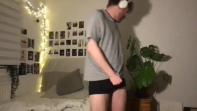 Angus80085 online show from March 24, 7:58 pm