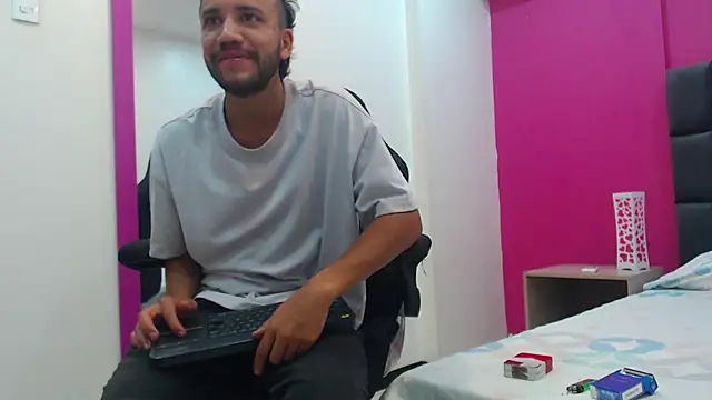 Juan FelipeX01 online show from October 12, 3:24 pm