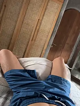 Snapshot of HenryLee1983-cums chatting on February 18, 8:00 am HenryLee1983-cums online show from February 18, 8:00 am