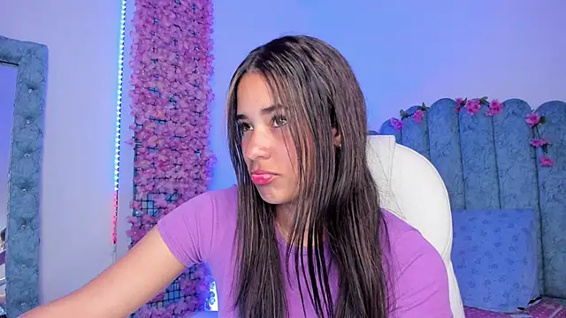 Snapshot of Camila_Smith_23 chatting on October 24, 1:15 am Camila Smith 23 online show from October 24, 1:15 am