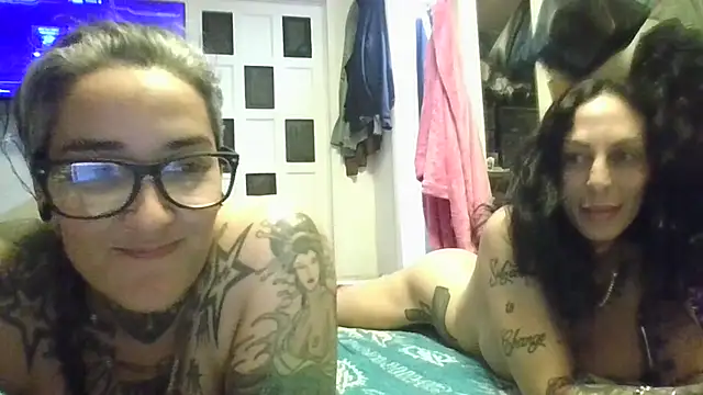 Snapshot of inkdhollow1 chatting on June 6, 10:15 pm inkdhollow1 online show from June 6, 10:15 pm
