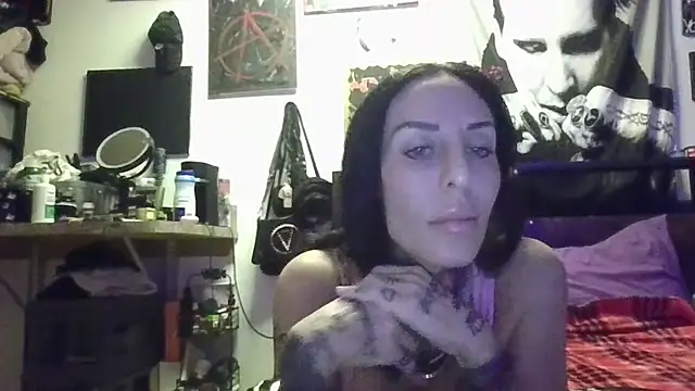 Snapshot of inkdhollow1 chatting on October 31, 3:03 am inkdhollow1 online show from October 31, 3:03 am