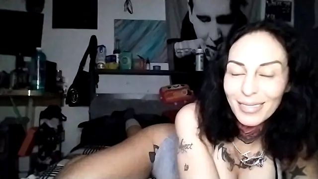 Snapshot of inkdhollow1 chatting on October 9, 2:56 am inkdhollow1 online show from October 9, 2:56 am