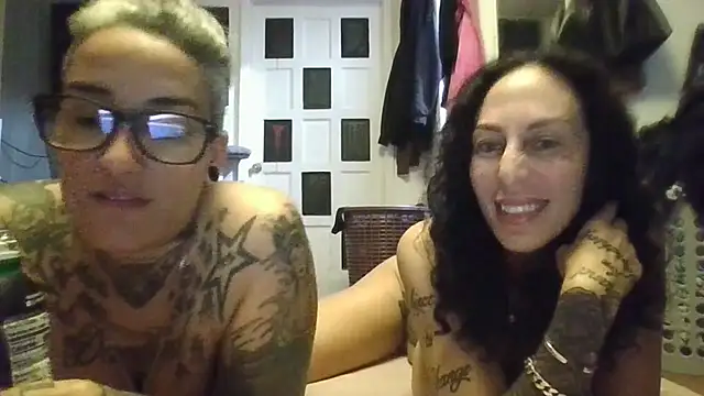 Snapshot of inkdhollow1 chatting on June 18, 11:10 pm inkdhollow1 online show from June 18, 11:10 pm