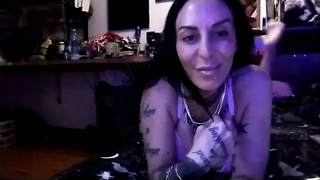 Snapshot of inkdhollow1 chatting on October 27, 3:40 am inkdhollow1 online show from October 27, 3:40 am