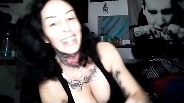 Snapshot of inkdhollow1 chatting on October 8, 9:11 am inkdhollow1 online show from October 8, 9:11 am