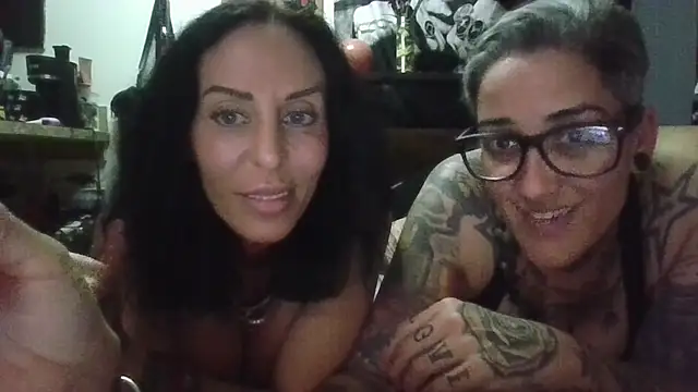 Snapshot of inkdhollow1 chatting on November 7, 2:16 am inkdhollow1 online show from November 7, 2:16 am