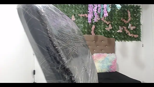 cristal hills 19 online show from December 1, 5:03 pm