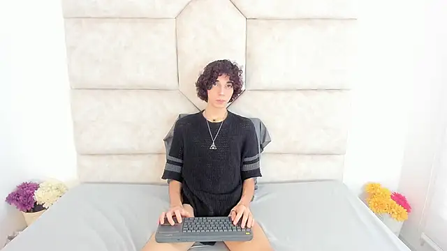 Scaarlett 22  online show from November 9, 6:45 pm