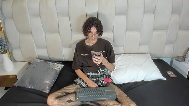 Scaarlett 22  online show from February 10, 4:11 am