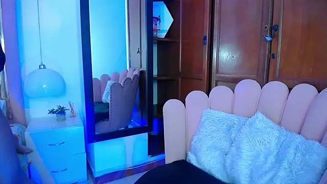 Snapshot of Amara_Martell chatting on October 10, 12:50 pm Amara Martell online show from October 10, 12:50 pm