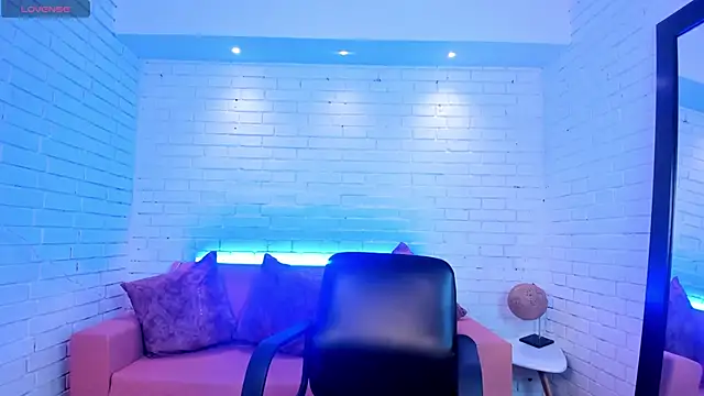 VenusCooper online show from November 14, 8:12 pm