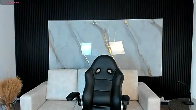 VenusCooper online show from November 5, 7:50 pm