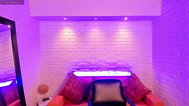 VenusCooper online show from November 4, 7:28 pm