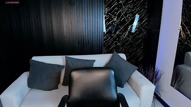 VenusCooper online show from November 8, 6:44 pm