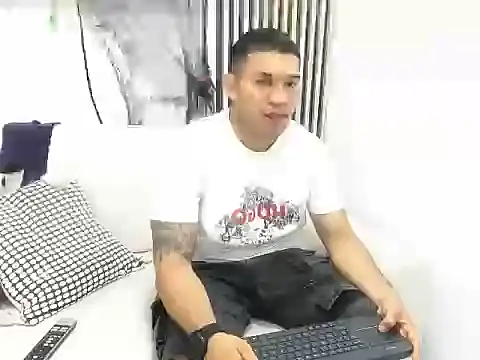 Snapshot of venedic_bull chatting on October 29, 8:52 pm venedic bull online show from October 29, 8:52 pm