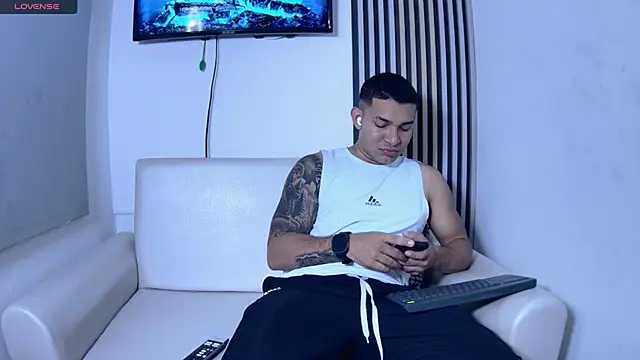 Snapshot of venedic_bull chatting on November 26, 4:12 am venedic bull online show from November 26, 4:12 am