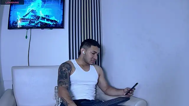 Snapshot of venedic_bull chatting on November 29, 4:12 am venedic bull online show from November 29, 4:12 am