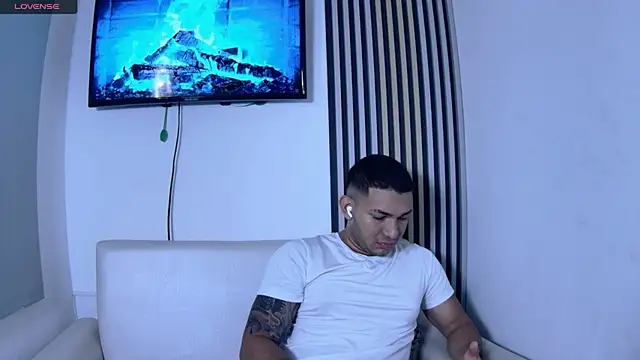 Snapshot of venedic_bull chatting on November 25, 4:24 am venedic bull online show from November 25, 4:24 am