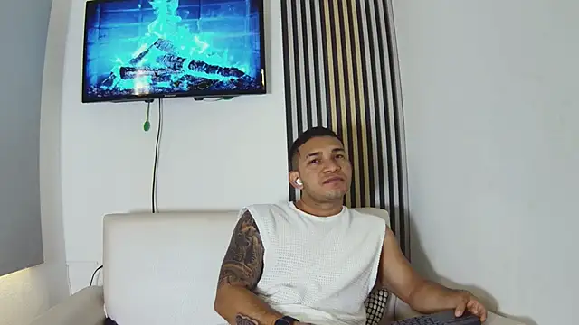 Snapshot of venedic_bull chatting on December 5, 12:37 pm venedic bull online show from December 5, 12:37 pm