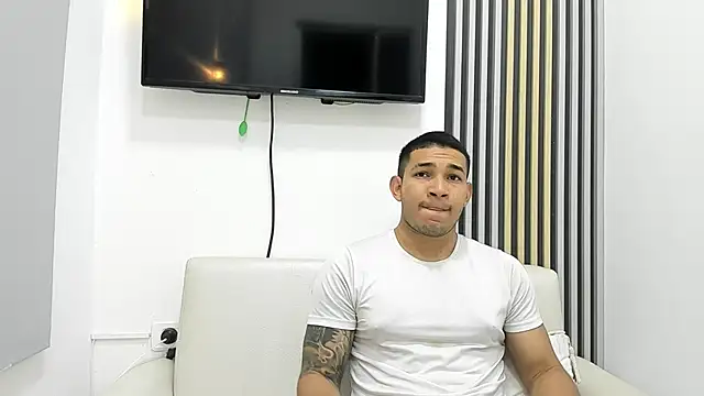 Snapshot of venedic_bull chatting on October 22, 10:08 pm venedic bull online show from October 22, 10:08 pm