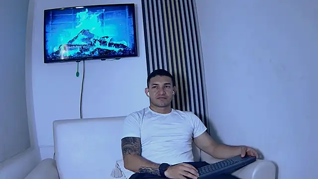 Snapshot of venedic_bull chatting on November 21, 3:05 am venedic bull online show from November 21, 3:05 am