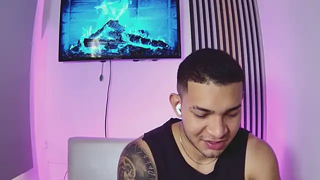 Snapshot of venedic_bull chatting on December 3, 12:37 pm venedic bull online show from December 3, 12:37 pm